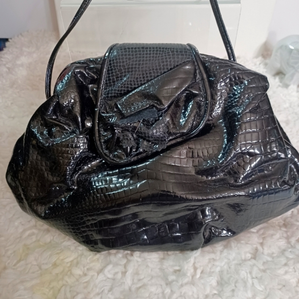 LA NOUVEAU SAC. PATENT LEATHER REPTILE PATTERN, BLACK COLOR
